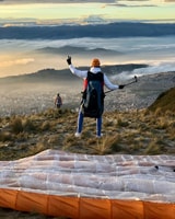 Parapente sobre Quito, sobrevuela la ciudad en Parapente - Hizvo