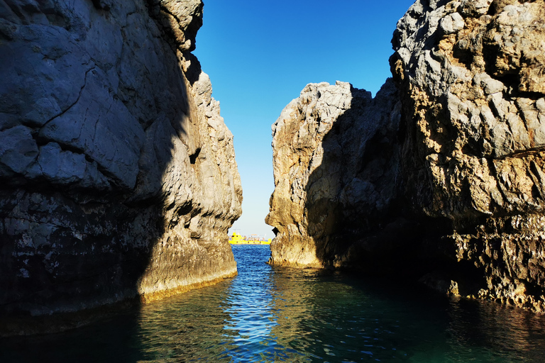 Lindos: rejs łodzią podwodną z przystankiem na pływanie w zatoce NavaroneRejs łodzią podwodną z St. Paul's Bay z transferem