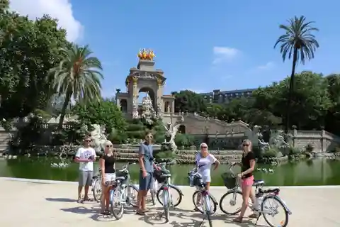 Barcelona: Bike Tour & Sagrada Familia Skip-the-Line Tickets