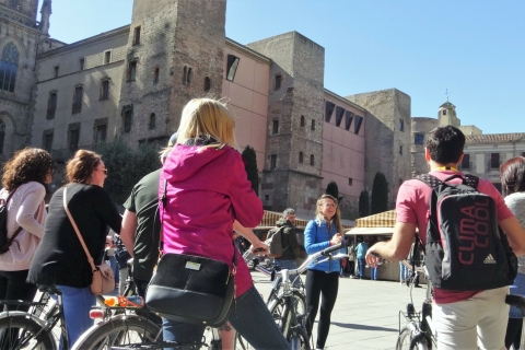 Barcelone : visite à vélo et billets coupe-file pour la Sagrada FamiliaVisite en groupe à vélo et coupe-file de la Sagrada Familia