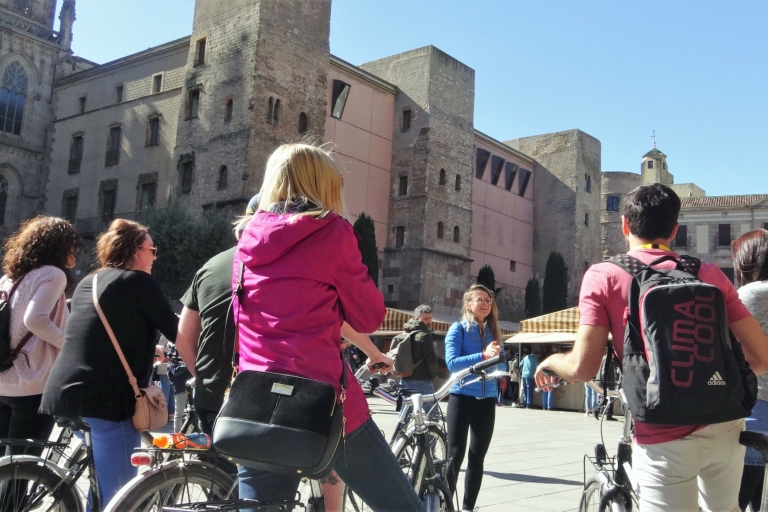 Barcelona: Wycieczka rowerowa i bilety bez kolejki do Sagrada FamiliaPrywatna wycieczka rowerowa i Sagrada Familia Skip-the-Line