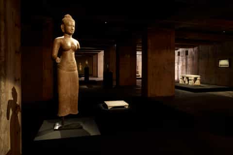 Berlin: Gongbad-Sitzung in der "The Feuerle Collection"