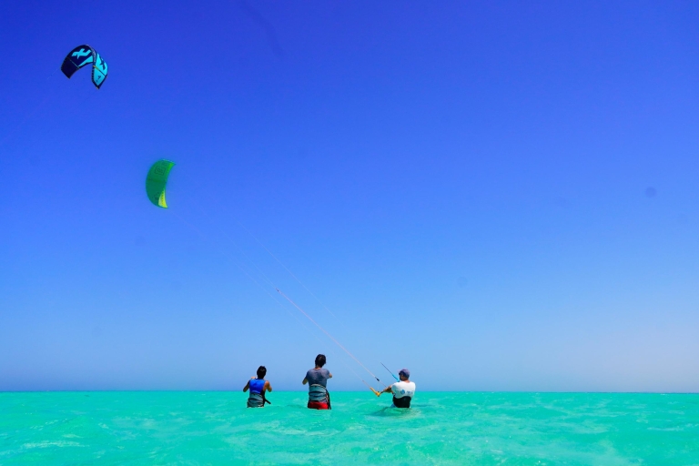 El Gouna: Introducción al kitesurf de 2 horasTour con recogida desde las afueras de Hurghada