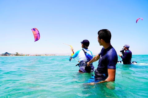 el-Guna: Einführungskurs Kitesurfenel-Guna: Einführungskurs Kitesurfen mit Hurghada-Transfer