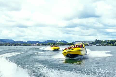 Lake Rotorua: Jet Boat, Speed, Spins and Adrenaline