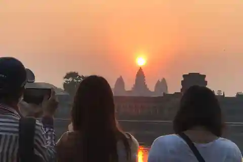 Private Guide: 1-Day Tour to Angkor Wat