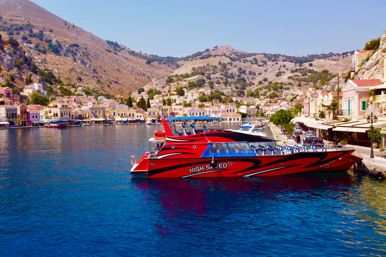 Rhodos: Hogesnelheidsboot naar het eiland Symi en de Sint-JorisbaaiAan boord van de boot in de Mandraki haven in Rhodos