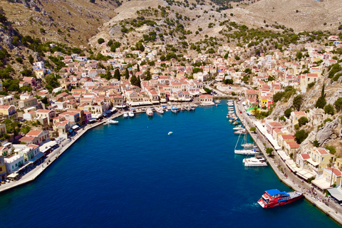 Rhodos: Hogesnelheidsboot naar het eiland Symi en de Sint-JorisbaaiAan boord van de boot in de Mandraki haven in Rhodos