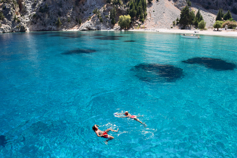 Rhodos: Hogesnelheidsboot naar het eiland Symi en de Sint-JorisbaaiAan boord van de boot in de Mandraki haven in Rhodos