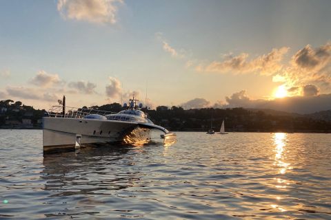Nizza: tour privato serale in barca a energia solare