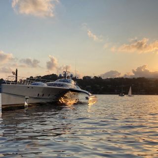 Nizza: tour privato serale in barca a energia solare