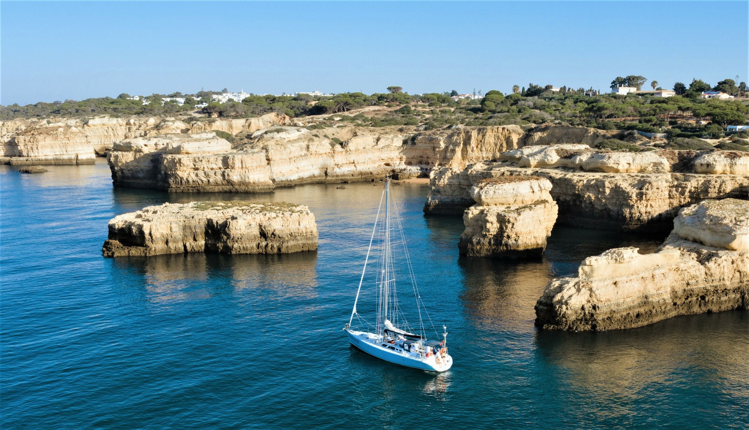 Albufeira: Einzigartiger Segelausflug nach Benagil und portugiesische Küche