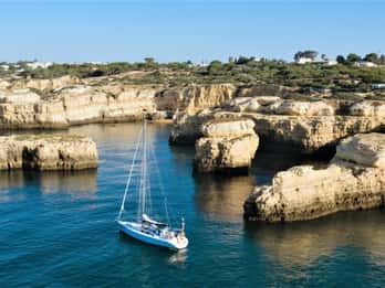 Albufeira: Crucero en Velero Barbacoa y Barra Libre en la Playa