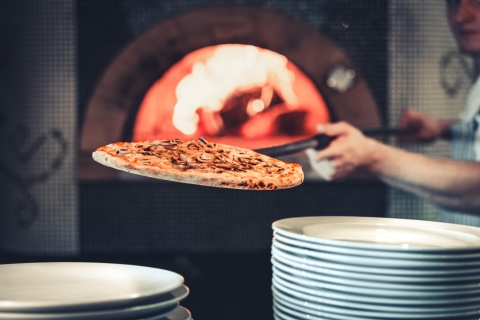Naples : atelier de confection de pizza premium dans une pizzeria