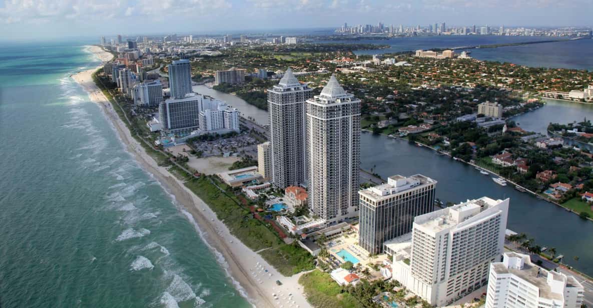 Miami: Romantic Private Airplane Tour with Champagne