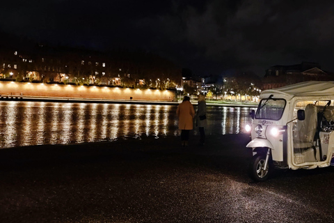 Tolosa: Tour elettrico in Tuk-Tuk con soste fotografiche e audio