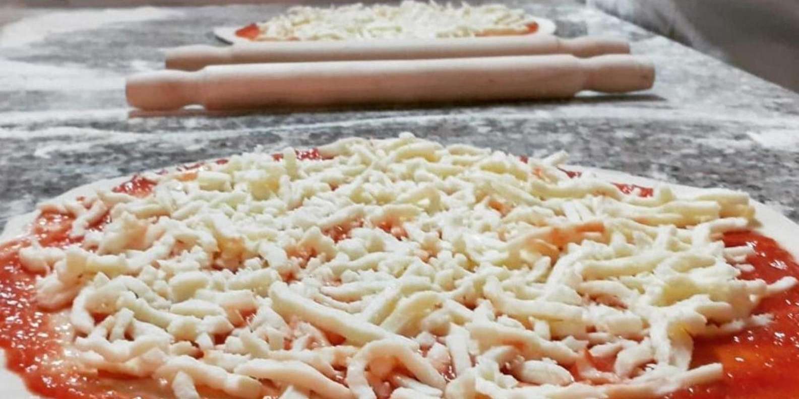 Uma aula de culinária de pizza em Roma: aproveite sua criação