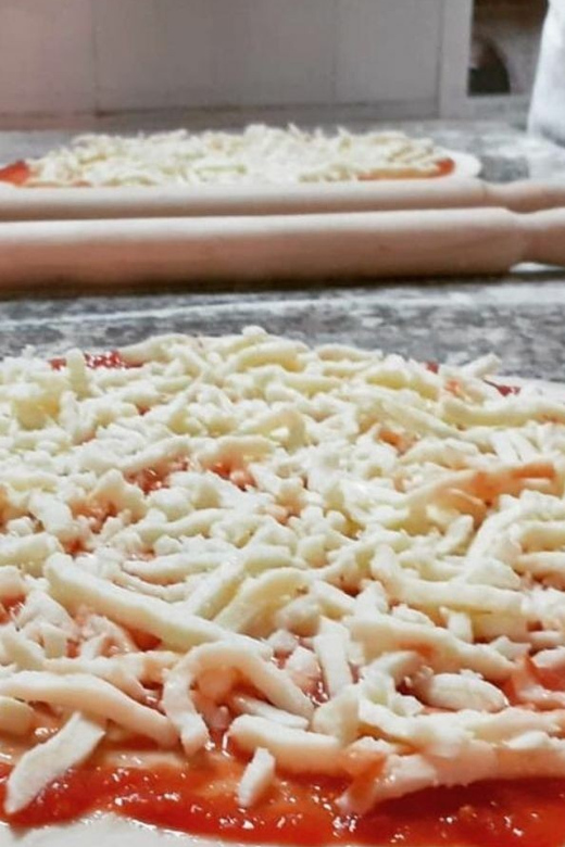 Uma aula de culinária de pizza em Roma: aproveite sua criação