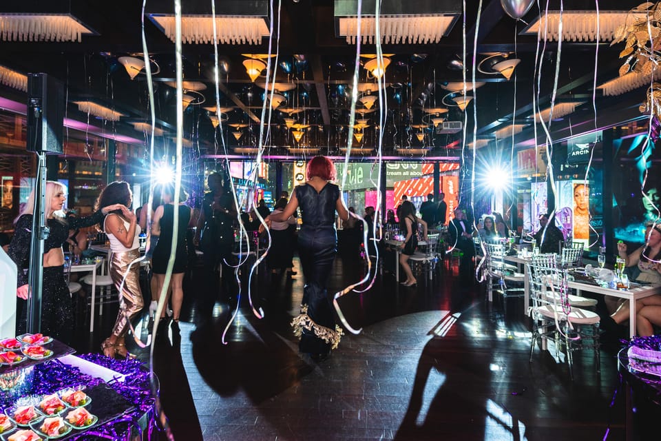 Nyc: Stunning Inside Live Ball Drop View In Times Square 