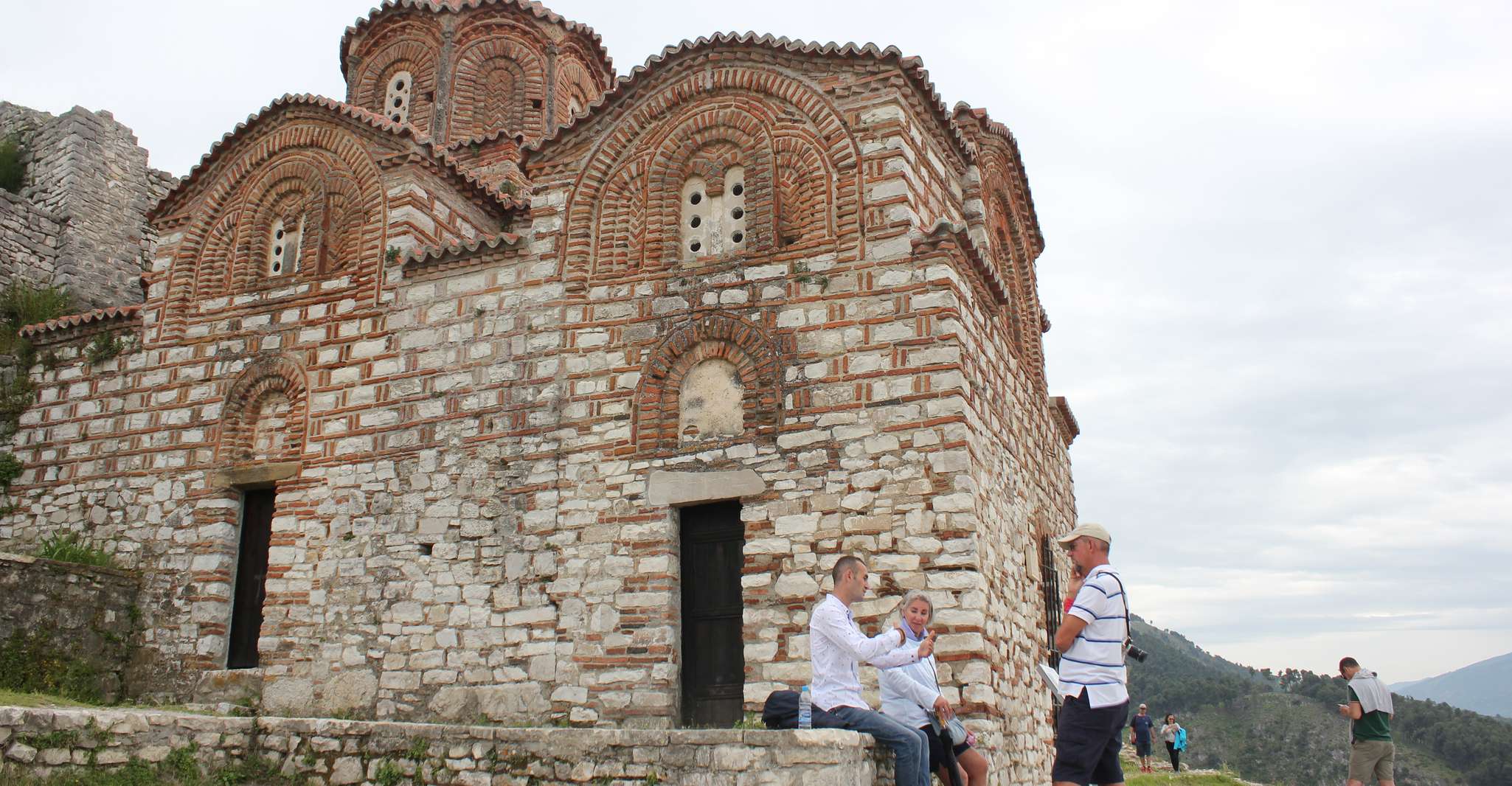 Berat, Paseo a pie por la ciudad histórica - Hizvo