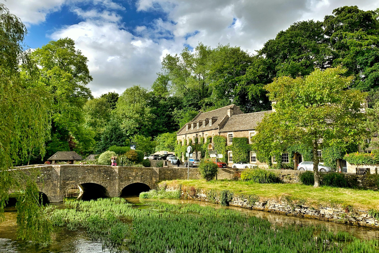 Desde Cambridge: Excursión de un día con guía a Stratford y los Cotswolds