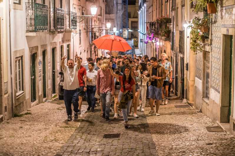 Lisbon: Pub Crawl with Open Bar and VIP Club Entry