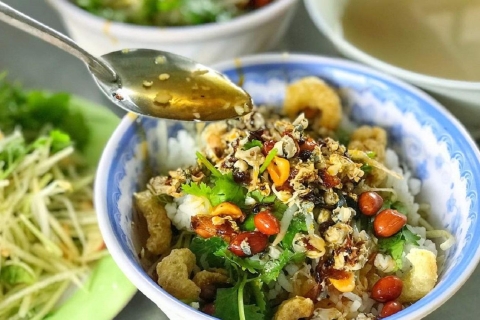 Tour gastronómico a pie por Hue - Prueba los mejores platos callejeros locales en Hue