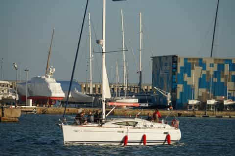 Barcelona: 2-Hour Light Brunch Sailing Experience