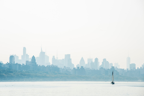 Nueva York: recorrido en yate por el follaje otoñal del río HudsonNueva York: tour otoñal en yate por el río Hudson
