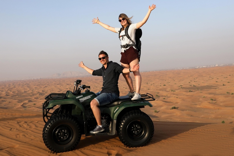 Dubai: Quad-Abenteuersafari, Kamelritt und SandboardingGruppentour mit Doppel-Quad