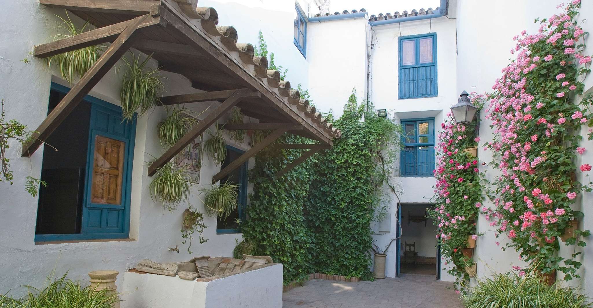 Córdoba, Jardines del Palacio Viana y Entrada Patios - Hizvo