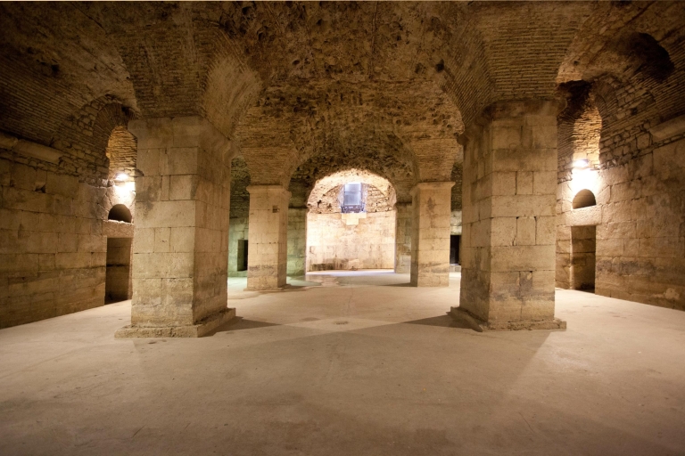 Split: entrada a las bodegas del palacio de Diocleciano