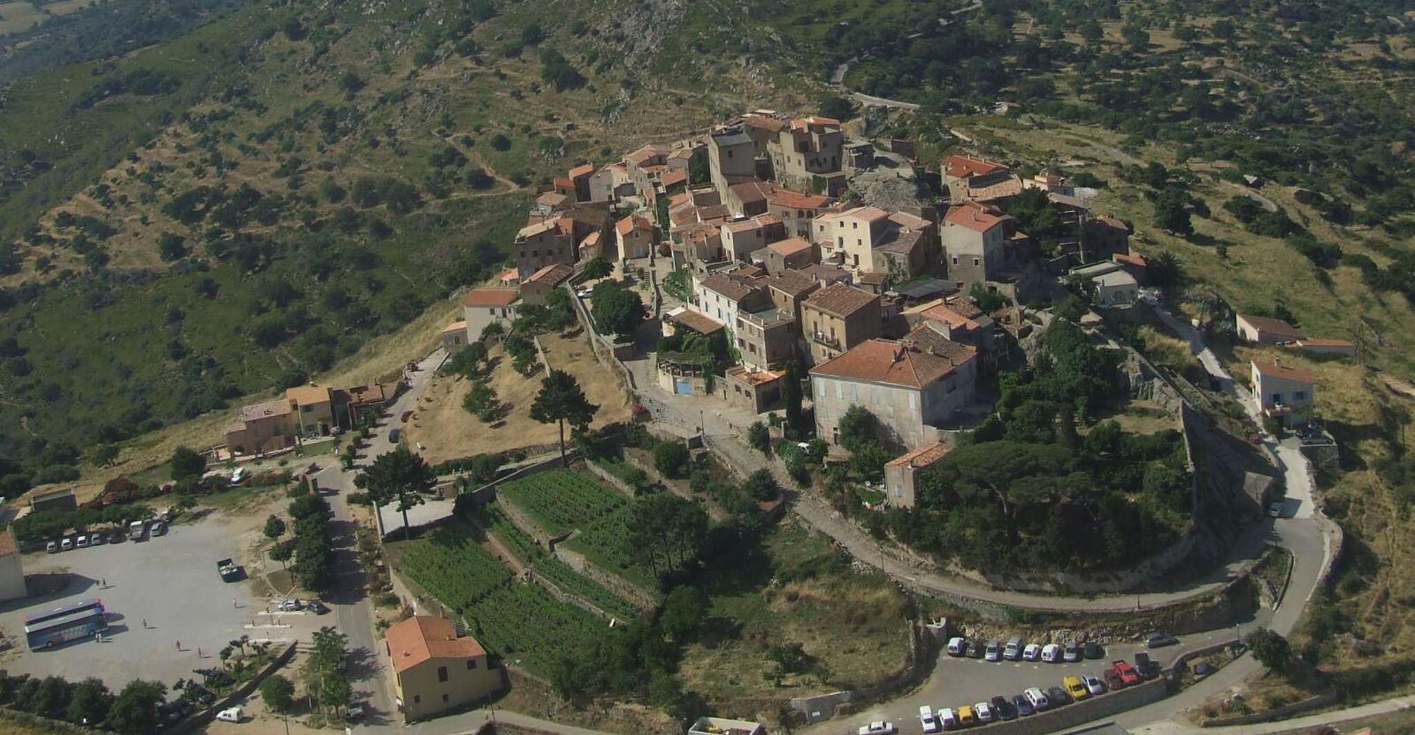 Depuis Calvi/Ile Rousse, visite d'un vieux village corse - Hizvo