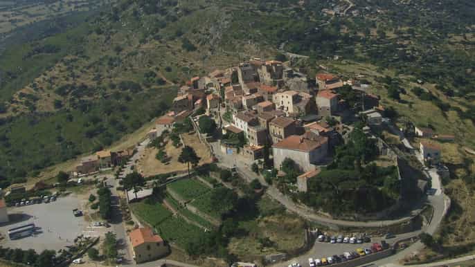 depuis calvi/lÎlerousse journée dans les villages corses