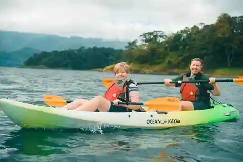 Kajakpaddling vid Arenalsjön