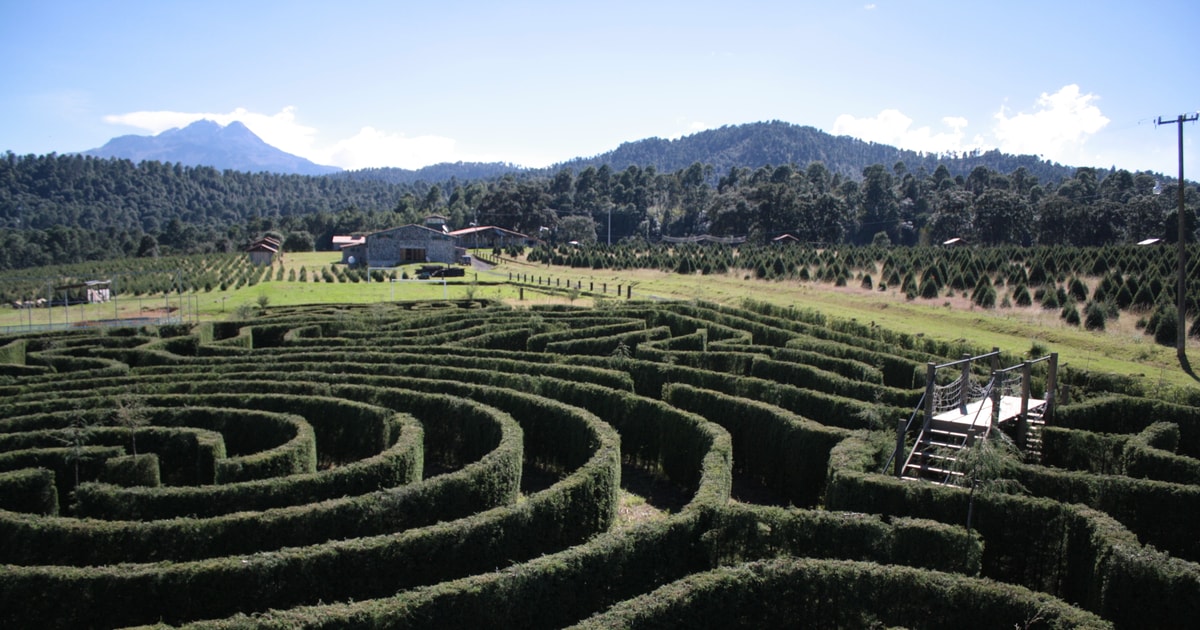 Puebla entrada al parque natural y montaña de la Alpinia GetYourGuide