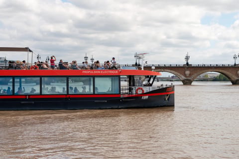 Bordeaux: Flussfahrt mit Kommentar, Wein und Canelé
