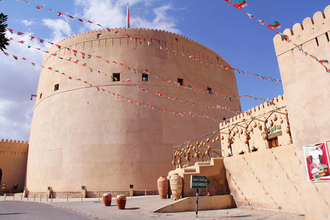 Oman: 5-Day Adventure Tour with Forts, Souqs & Mountains