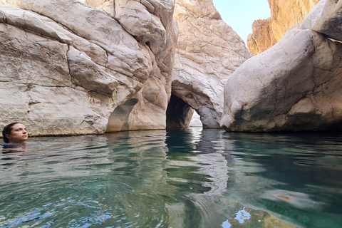 Oman Discovery: 3-Day Private Tour with Hotel Stay & Meals