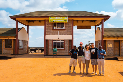 From Diani Beach or Mombasa: 2-Day Tsavo East Safari