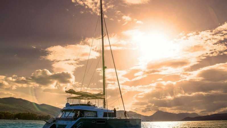 Naxos : Croisière en catamaran et plongée en apnée avec déjeuner et boissons