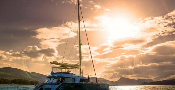 Naxos: Catamaran Cruise with Lunch & Drinks