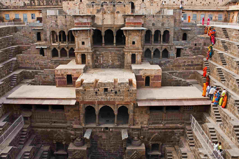 Jaipur: Prywatna wycieczka Chand Baori i Bhangarh FortWycieczka bez obiadu