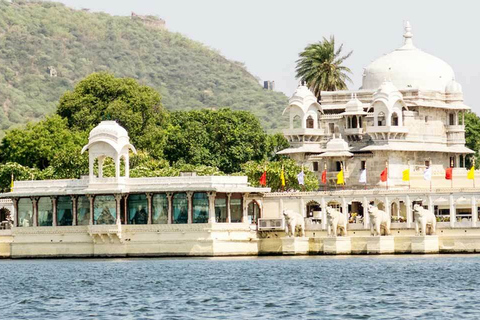 Udaipur : visite du musée du palais de la ville et excursion en bateau sur le lac Pichola