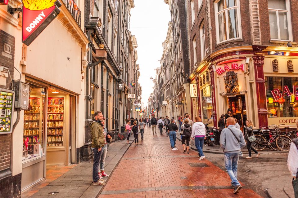  Amsterdam: Private Coffee Shop and Red Light District Walking Tour 