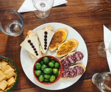Córdoba: Local Wine Tasting Evening