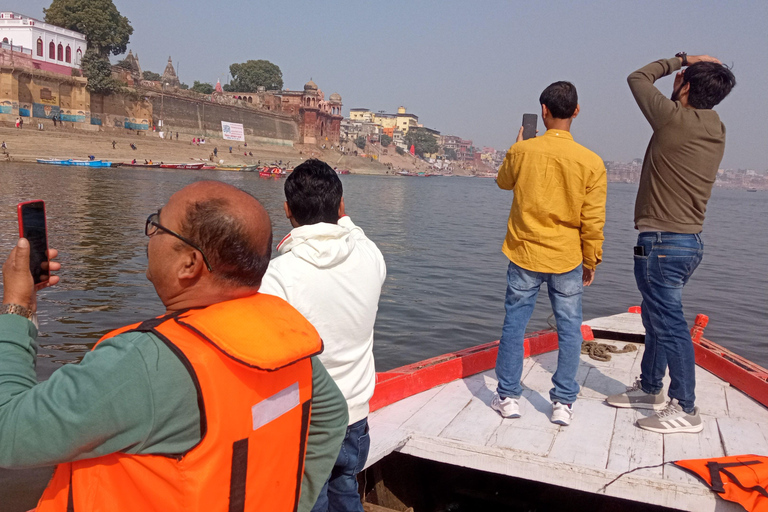 Benarés: Amanecer en el río Ganges y tour a pie por la mañana