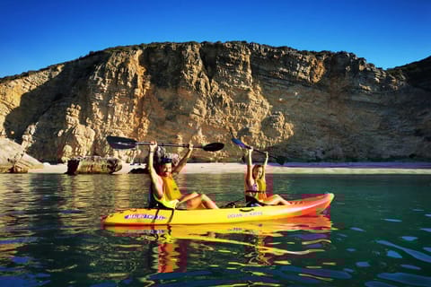 Sesimbra: Kayak Tour to Secret Beaches and Caves