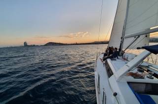 Barcelona: Luxus private Yachtkreuzfahrt bei Sonnenuntergang