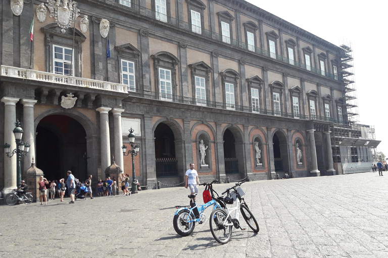 Nápoles: recorrido turístico en bicicleta eléctricaTour en E-Bike: Precio para 1 Persona